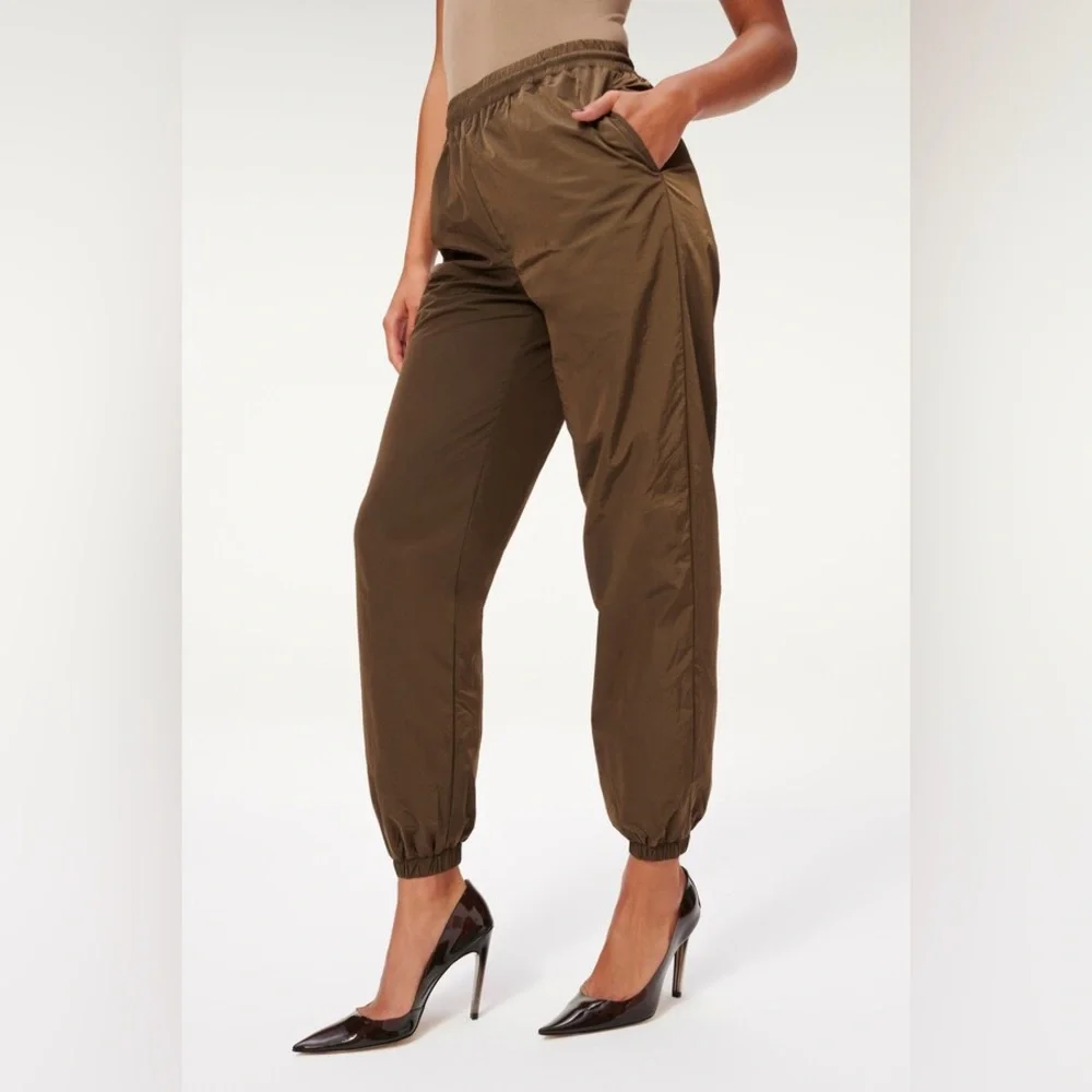 Good American GA-CLEAR Shine Boyfriend Pant Brown Tan - Swishy Track Pant‎